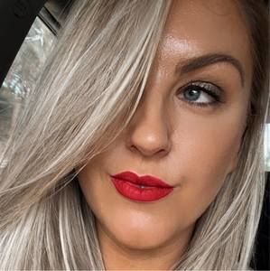 Meet your Posher, Simone